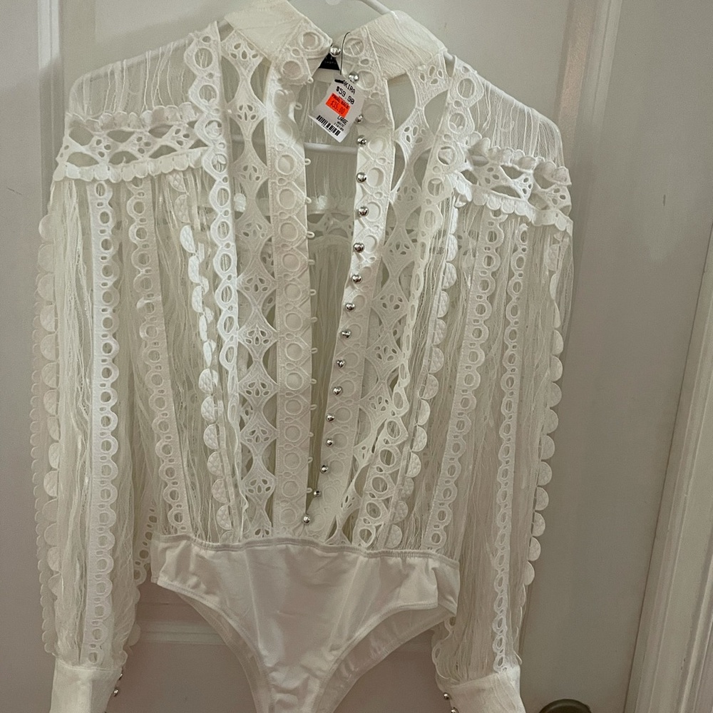 NWT! Cute white Akira lace bodysuit w/slit sleeves
